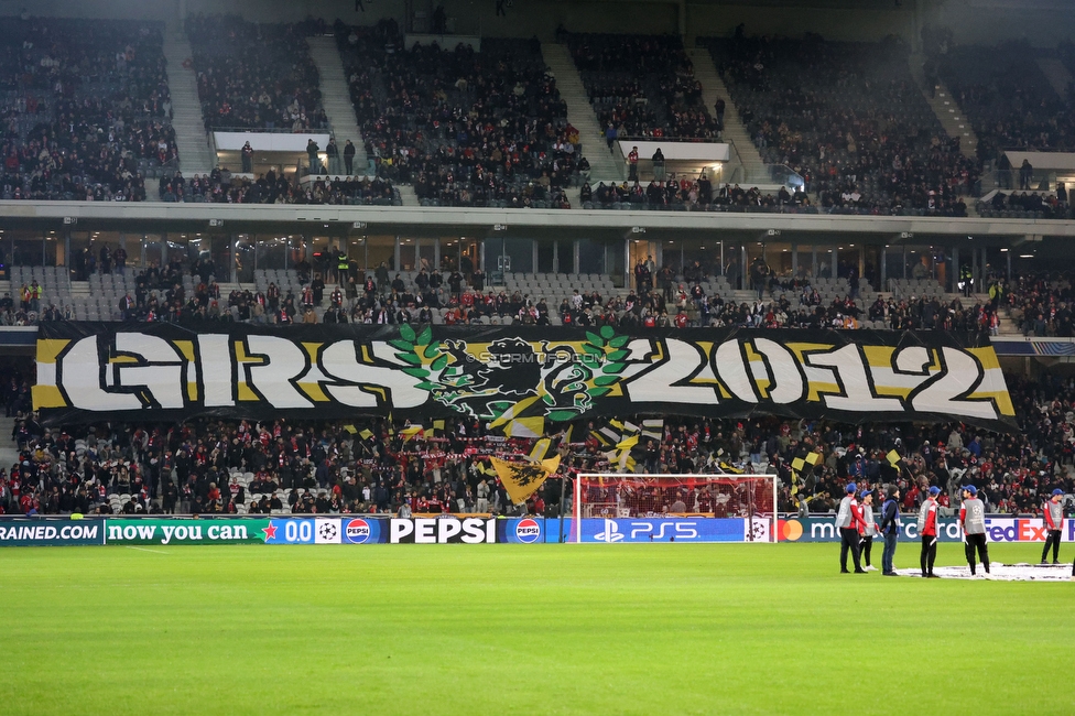 Lille - Sturm Graz
UEFA Champions League Ligaphase 6. Spieltag, Lille OSC - SK Sturm Graz, Stade Pierre Mauroy Lille, 11.12.2024. 

Foto zeigt Fans von Lille mit einer Choreografie
