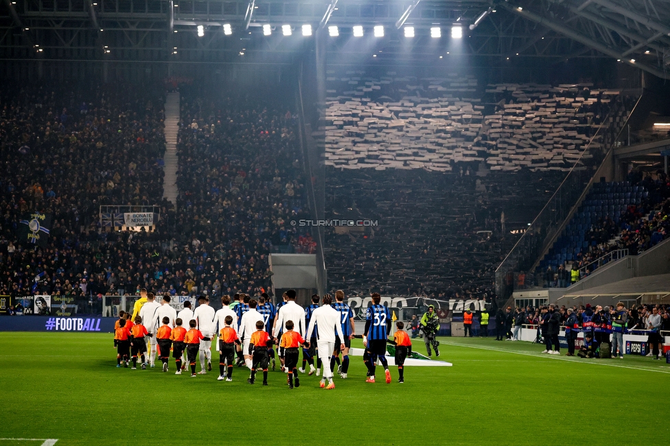 Atalanta - Sturm Graz
UEFA Champions League Ligaphase 7. Spieltag, Atalanta Bergamo Calcio - SK Sturm Graz, Stadio di Bergamo, 21.01.2025. 

Foto zeigt Fans von Sturm mit einer Choreografie
