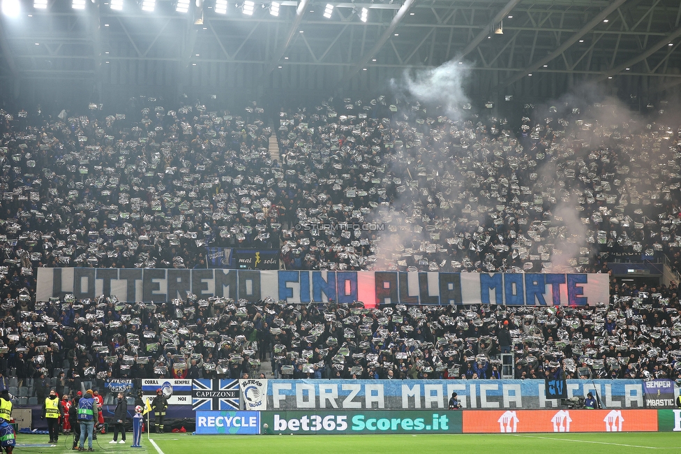 Atalanta - Sturm Graz
UEFA Champions League Ligaphase 7. Spieltag, Atalanta Bergamo Calcio - SK Sturm Graz, Stadio di Bergamo, 21.01.2025. 
 
Foto zeigt Fans von Atalanta mit einer Choreografie
