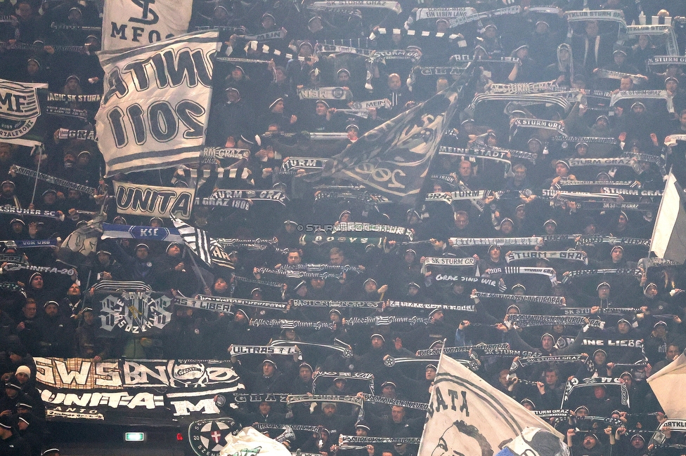 Atalanta - Sturm Graz
UEFA Champions League Ligaphase 7. Spieltag, Atalanta Bergamo Calcio - SK Sturm Graz, Stadio di Bergamo, 21.01.2025. 

Foto zeigt Fans von Sturm
Schlüsselwörter: schals