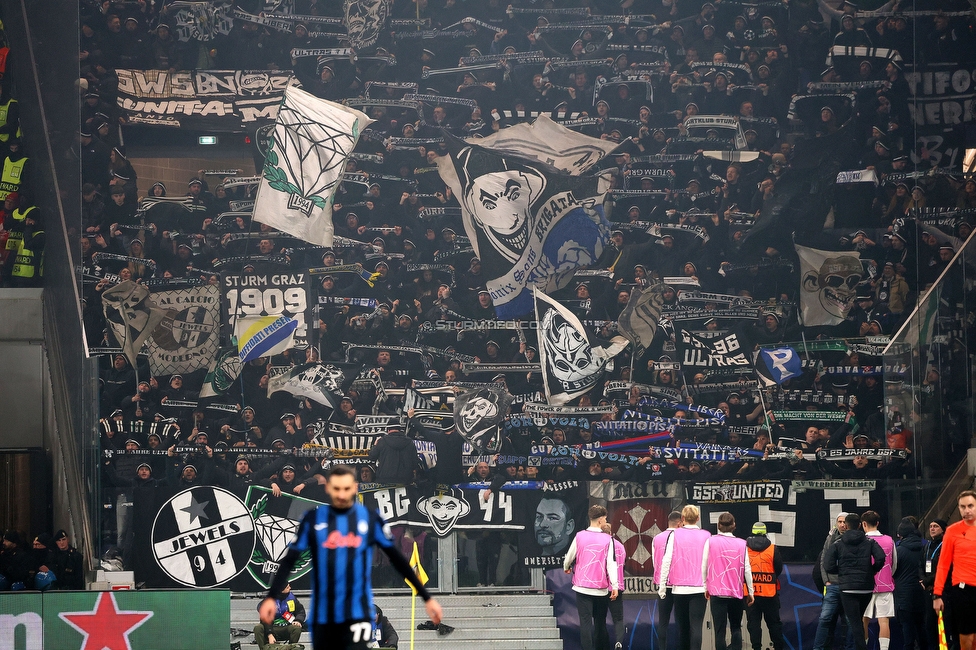 Atalanta - Sturm Graz
UEFA Champions League Ligaphase 7. Spieltag, Atalanta Bergamo Calcio - SK Sturm Graz, Stadio di Bergamo, 21.01.2025. 

Foto zeigt Fans von Sturm
Schlüsselwörter: schals