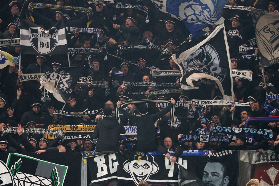 Atalanta - Sturm Graz
UEFA Champions League Ligaphase 7. Spieltag, Atalanta Bergamo Calcio - SK Sturm Graz, Stadio di Bergamo, 21.01.2025. 

Foto zeigt Fans von Sturm
Schlüsselwörter: schals