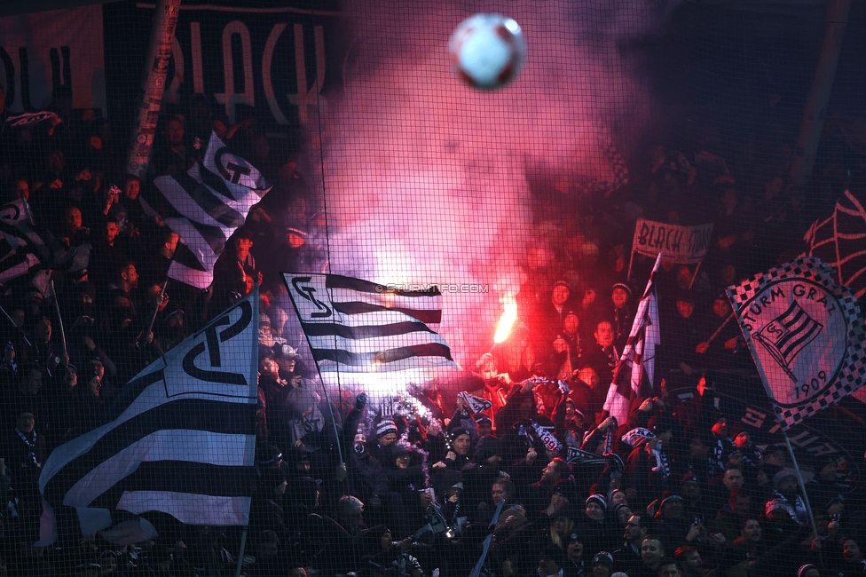 Sturm Graz - Austria Wien
Oesterreichische Fussball Bundesliga, 17. Runde, SK Sturm Graz - FK Austria Wien, Stadion Liebenau Graz, 07.02.2025. 

Foto zeigt Fans von Sturm mit Pyrotechnik
