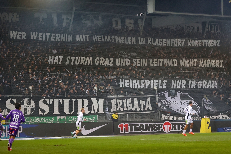 Sturm Graz - Austria Wien
Oesterreichische Fussball Bundesliga, 17. Runde, SK Sturm Graz - FK Austria Wien, Stadion Liebenau Graz, 07.02.2025. 

Foto zeigt Fans von Sturm mit einem Spruchband
