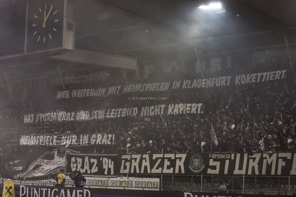 Sturm Graz - Austria Wien
Oesterreichische Fussball Bundesliga, 17. Runde, SK Sturm Graz - FK Austria Wien, Stadion Liebenau Graz, 07.02.2025. 

Foto zeigt Fans von Sturm mit einem Spruchband
