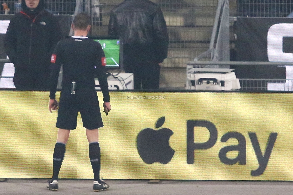 Sturm Graz - Austria Wien
Oesterreichische Fussball Bundesliga, 17. Runde, SK Sturm Graz - FK Austria Wien, Stadion Liebenau Graz, 07.02.2025. 

Foto zeigt den Schiedsrichter bei der VAR Entscheidung
