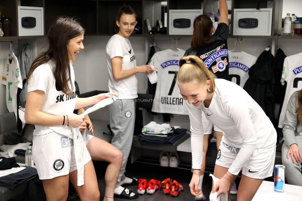 Sturm Graz Damen - St. Poelten
SPORTLAND Niederoesterreich Frauen Cup, Viertelfinale, SK Sturm Graz Damen - spusu SKN St. Poelten Rush, Stadion Liebenau Graz, 09.02.2025. 

Foto zeigt Marie Spiess (Sturm Damen), Rebecca Villena (Sturm Damen) und Lena Breznik (Sturm Damen)
