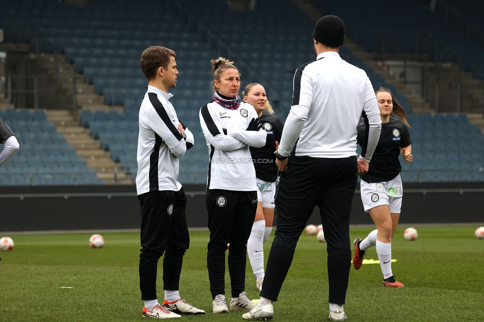 Sturm Graz Damen - St. Poelten
SPORTLAND Niederoesterreich Frauen Cup, Viertelfinale, SK Sturm Graz Damen - spusu SKN St. Poelten Rush, Stadion Liebenau Graz, 09.02.2025. 

Foto zeigt David Url (Co-Trainer Sturm Damen) und Anna Oberhauser (Athletiktrainer Sturm Damen)
