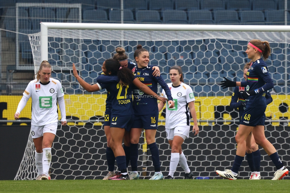 Sturm Graz Damen - St. Poelten
SPORTLAND Niederoesterreich Frauen Cup, Viertelfinale, SK Sturm Graz Damen - spusu SKN St. Poelten Rush, Stadion Liebenau Graz, 09.02.2025. 

Foto zeigt den Torjubel von St. Poelten
