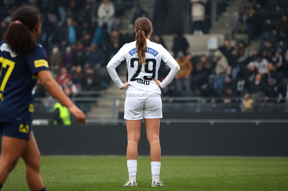 Sturm Graz Damen - St. Poelten
SPORTLAND Niederoesterreich Frauen Cup, Viertelfinale, SK Sturm Graz Damen - spusu SKN St. Poelten Rush, Stadion Liebenau Graz, 09.02.2025. 

Foto zeigt Modesta Uka (Sturm Damen)
