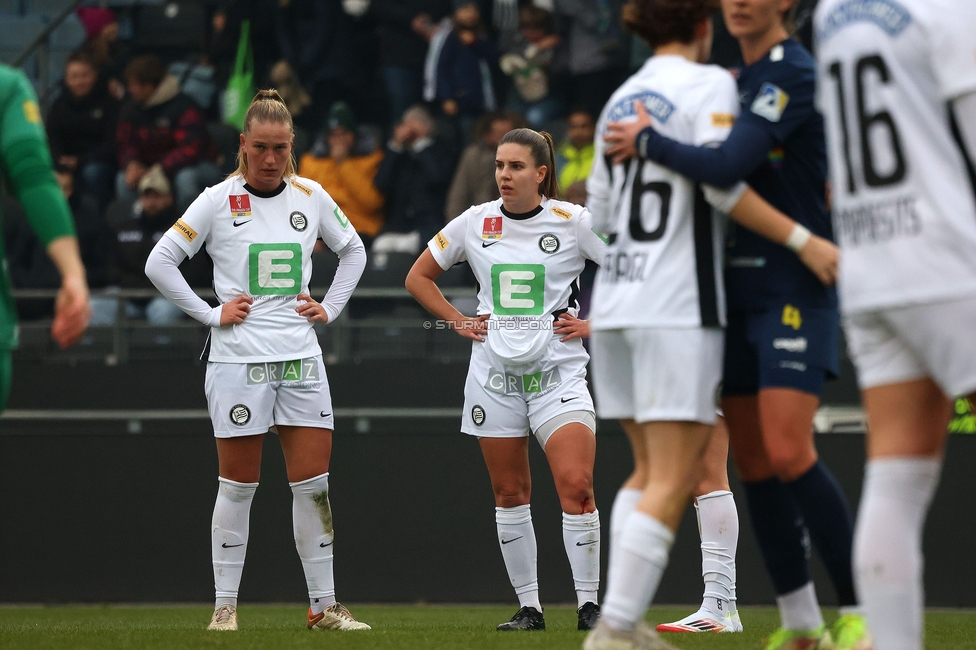 Sturm Graz Damen - St. Poelten
SPORTLAND Niederoesterreich Frauen Cup, Viertelfinale, SK Sturm Graz Damen - spusu SKN St. Poelten Rush, Stadion Liebenau Graz, 09.02.2025. 

Foto zeigt Laura Lillholm-Petersen (Sturm Damen) und Laura Riesenbeck (Sturm Damen)
