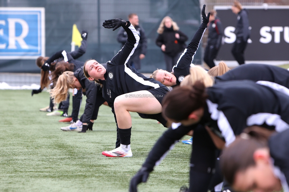 Sturm Damen - Vienna
OEFB Frauen Bundesliga, 14. Runde, SK Sturm Graz Damen - First Vienna FC 1894, Trainingszentrum Messendorf, 16.02.2025. 

Foto zeigt die Mannschaft der Sturm Damen
