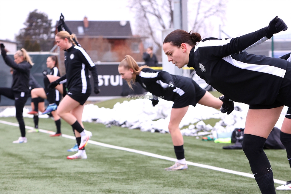 Sturm Damen - Vienna
OEFB Frauen Bundesliga, 14. Runde, SK Sturm Graz Damen - First Vienna FC 1894, Trainingszentrum Messendorf, 16.02.2025. 

Foto zeigt die Mannschaft der Sturm Damen
