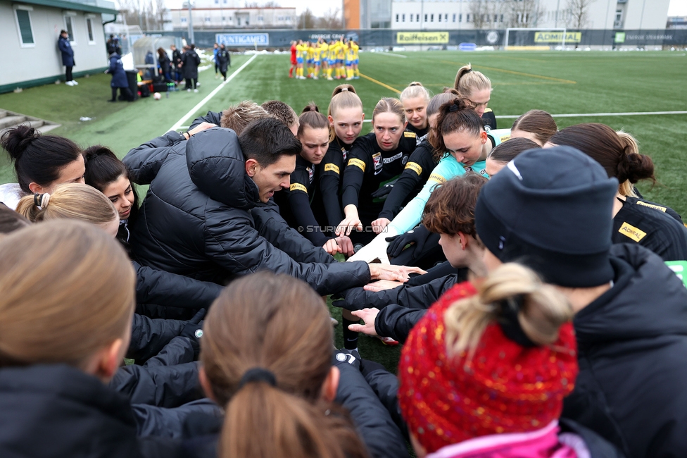 Sturm Damen - Vienna
OEFB Frauen Bundesliga, 14. Runde, SK Sturm Graz Damen - First Vienna FC 1894, Trainingszentrum Messendorf, 16.02.2025. 

Foto zeigt die Mannschaft der Sturm Damen
