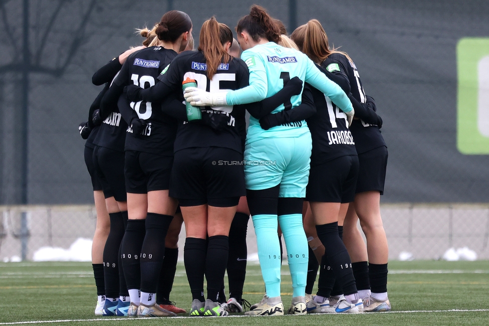 Sturm Damen - Vienna
OEFB Frauen Bundesliga, 14. Runde, SK Sturm Graz Damen - First Vienna FC 1894, Trainingszentrum Messendorf, 16.02.2025. 

Foto zeigt die Mannschaft der Sturm Damen
