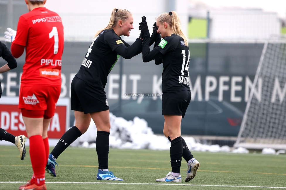 Sturm Damen - Vienna
OEFB Frauen Bundesliga, 14. Runde, SK Sturm Graz Damen - First Vienna FC 1894, Trainingszentrum Messendorf, 16.02.2025. 

Foto zeigt Laura Lillholm-Petersen (Sturm Damen) und Sandra Jakobsen (Sturm Damen)
