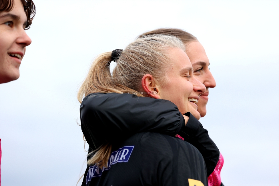 Sturm Damen - Vienna
OEFB Frauen Bundesliga, 14. Runde, SK Sturm Graz Damen - First Vienna FC 1894, Trainingszentrum Messendorf, 16.02.2025. 

Foto zeigt Sandra Jakobsen (Sturm Damen) und Modesta Uka (Sturm Damen)
