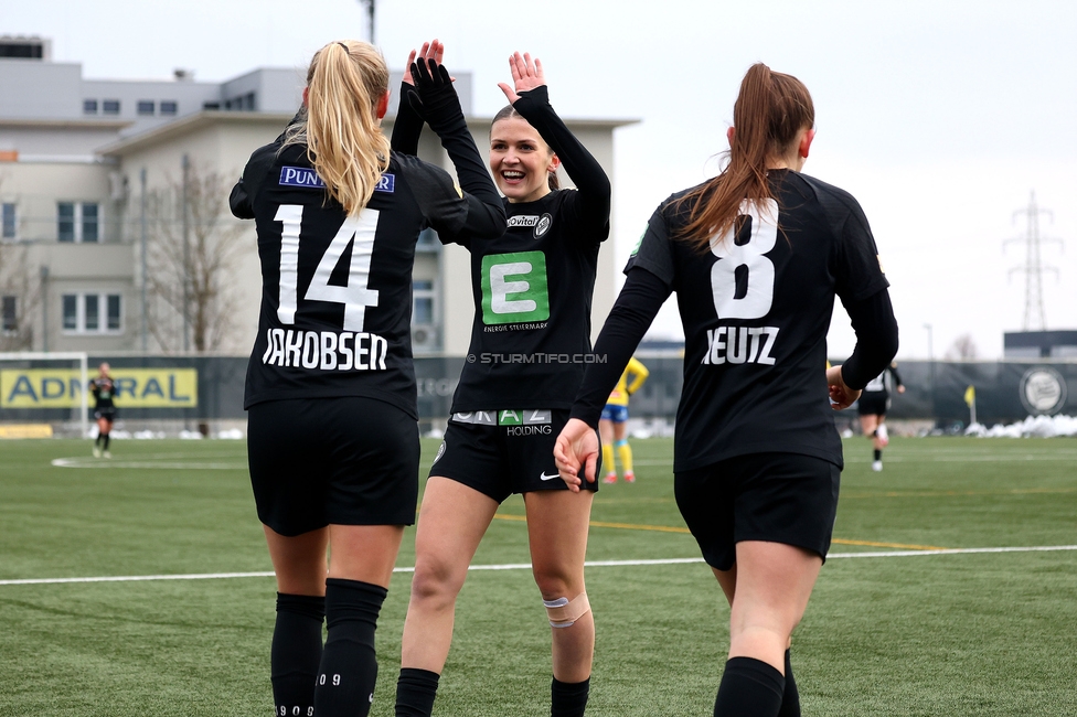 Sturm Damen - Vienna
OEFB Frauen Bundesliga, 14. Runde, SK Sturm Graz Damen - First Vienna FC 1894, Trainingszentrum Messendorf, 16.02.2025. 

Foto zeigt Sandra Jakobsen (Sturm Damen) und Marie Spiess (Sturm Damen)
