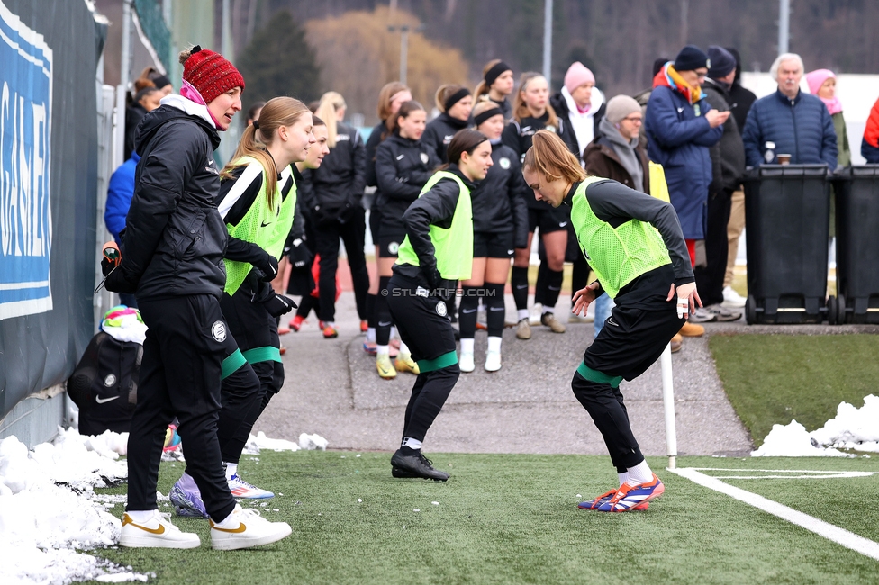 Sturm Damen - Vienna
OEFB Frauen Bundesliga, 14. Runde, SK Sturm Graz Damen - First Vienna FC 1894, Trainingszentrum Messendorf, 16.02.2025. 

Foto zeigt die Mannschaft der Sturm Damen
