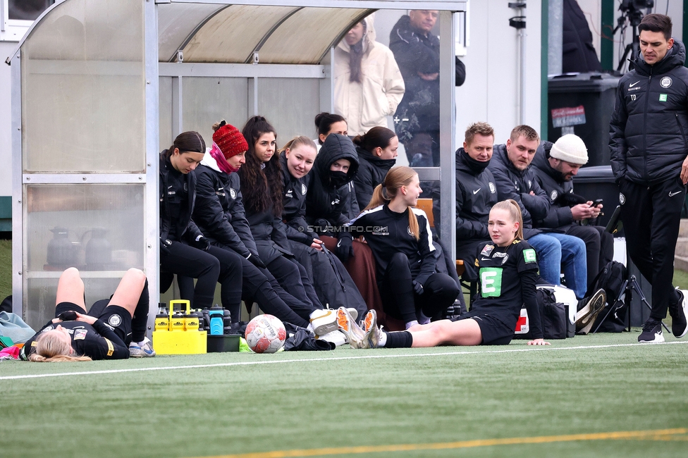 Sturm Damen - Vienna
OEFB Frauen Bundesliga, 14. Runde, SK Sturm Graz Damen - First Vienna FC 1894, Trainingszentrum Messendorf, 16.02.2025. 

Foto zeigt die Mannschaft der Sturm Damen
