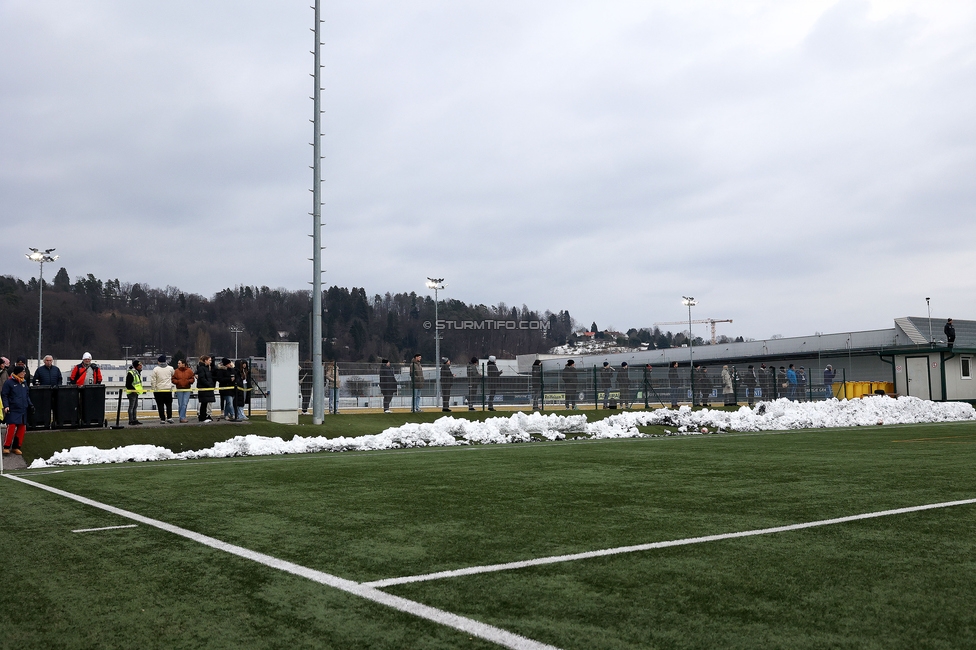 Sturm Damen - Vienna
OEFB Frauen Bundesliga, 14. Runde, SK Sturm Graz Damen - First Vienna FC 1894, Trainingszentrum Messendorf, 16.02.2025. 

Foto zeigt Fans von Sturm
