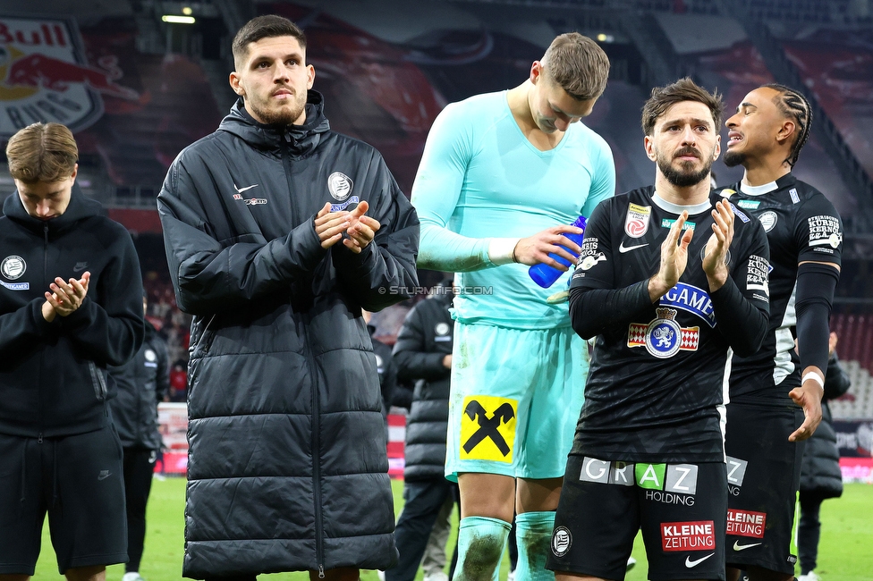 RB Salzburg - Sturm Graz
Oesterreichische Fussball Bundesliga, 20. Runde, FC RB Salzburg - SK Sturm Graz, Stadion Wals-Siezenheim, 02.03.2024. 

Foto zeigt Kjell Scherpen (Sturm), Otar Kiteishvili (Sturm) und Emanuel Aiwu (Sturm)
