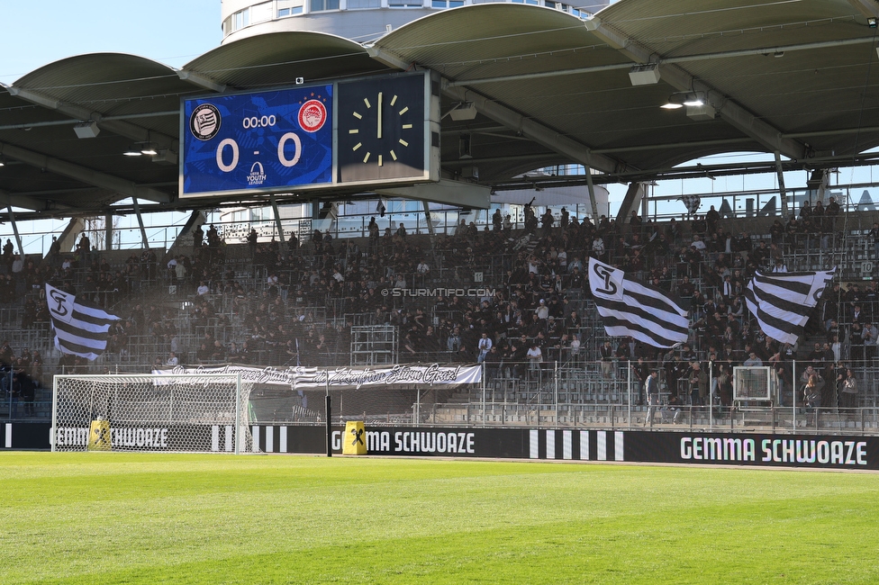 Sturm Graz U19 - Olympiacos
UEFA Youth League Achtelfinale, SK Sturm Graz U19 - Olympiacos FC, Stadion Liebenau Graz, 05.03.2025. 

Foto zeigt Fans von Sturm
