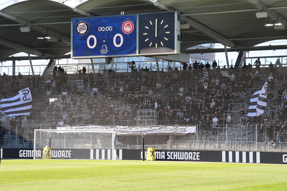 Sturm Graz U19 - Olympiacos
UEFA Youth League Achtelfinale, SK Sturm Graz U19 - Olympiacos FC, Stadion Liebenau Graz, 05.03.2025. 

Foto zeigt Fans von Sturm
