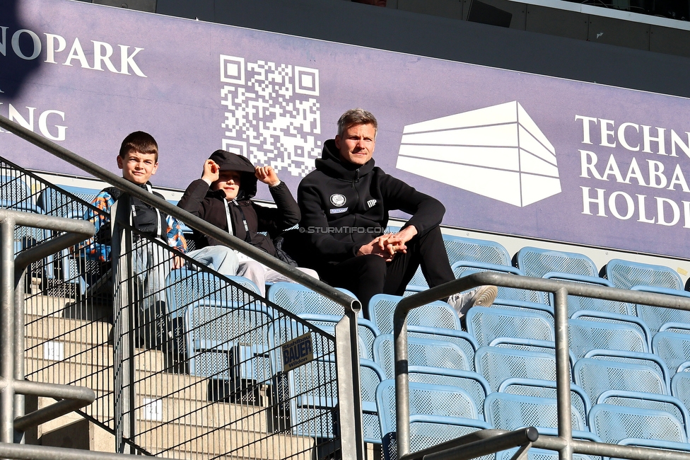 Sturm Graz U19 - Olympiacos
UEFA Youth League Achtelfinale, SK Sturm Graz U19 - Olympiacos FC, Stadion Liebenau Graz, 05.03.2025. 

Foto zeigt Michael Parensen (sportl. Geschaeftsfuehrer Sturm)
