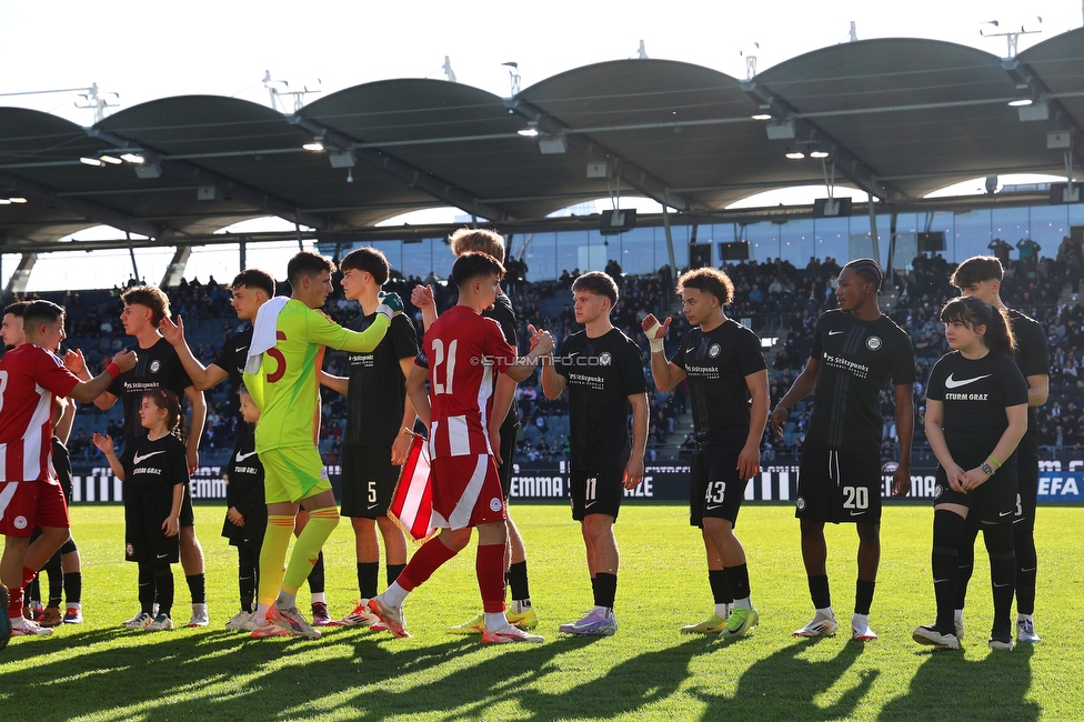 Sturm Graz U19 - Olympiacos
UEFA Youth League Achtelfinale, SK Sturm Graz U19 - Olympiacos FC, Stadion Liebenau Graz, 05.03.2025. 

Foto zeigt die Mannschaft von Sturm und die Mannschaft von Olympiacos
