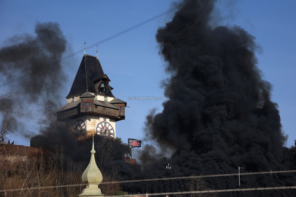 GAK - Sturm Graz
Oesterreichische Fussball Bundesliga, 21. Runde, Grazer AK - SK Sturm Graz, Stadion Liebenau Graz, 09.03.2024. 

Foto zeigt Fans von Sturm am Schlossberg
Schlüsselwörter: pyrotechnik