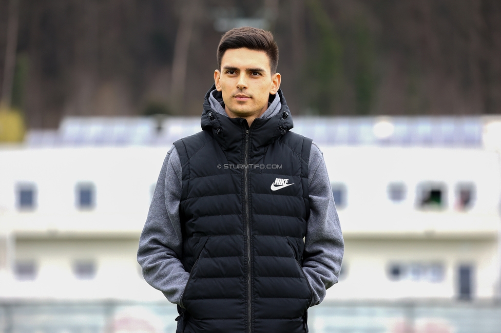 Sturm Damen - Bergheim
OEFB Frauen Bundesliga, 17. Runde, SK Sturm Graz Damen - FC Bergheim, Trainingszentrum Messendorf, 15.03.2025. 

Foto zeigt Tode Djakovic (Cheftrainer Sturm Damen)
