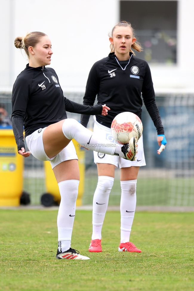 Sturm Damen - Bergheim
OEFB Frauen Bundesliga, 17. Runde, SK Sturm Graz Damen - FC Bergheim, Trainingszentrum Messendorf, 15.03.2025. 

Foto zeigt Anna Wirnsberger (Sturm Damen) und Rebecca Villena (Sturm Damen)
