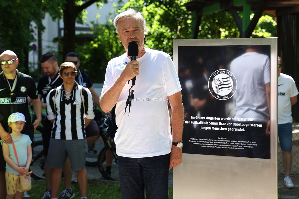 116 Jahre Sturm Graz
SK Sturm Graz Geburtstagsfeier - 116 Jahre, Grazer Innenstadt, Graz am 01.05.2025.
