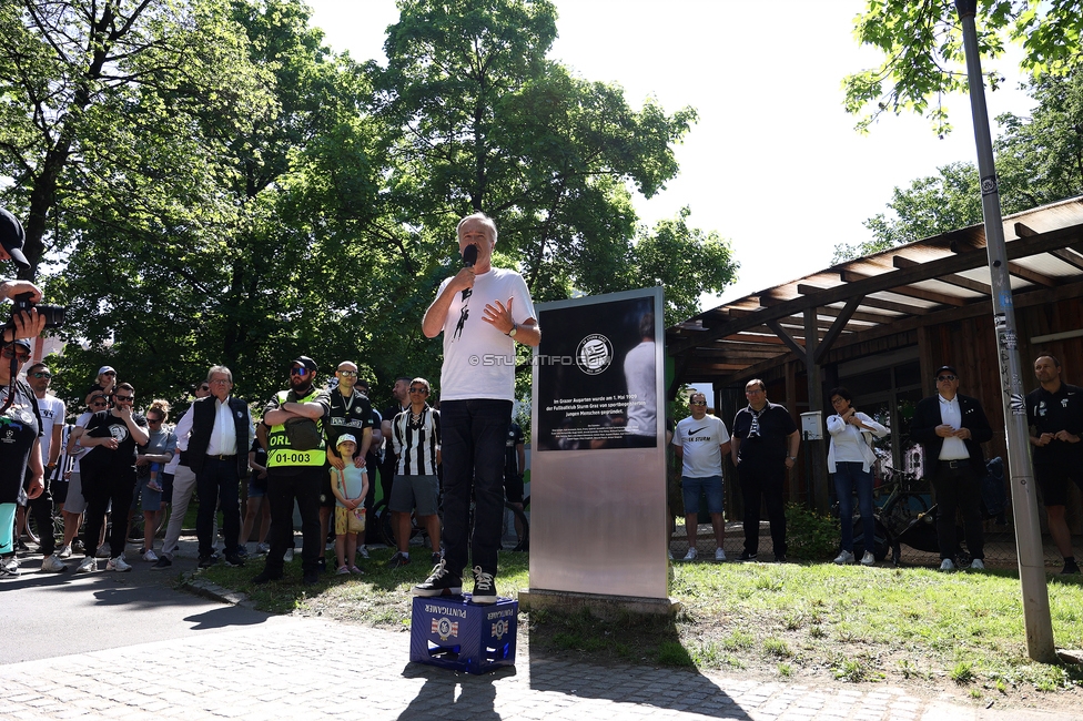 116 Jahre Sturm Graz
SK Sturm Graz Geburtstagsfeier - 116 Jahre, Grazer Innenstadt, Graz am 01.05.2025.
