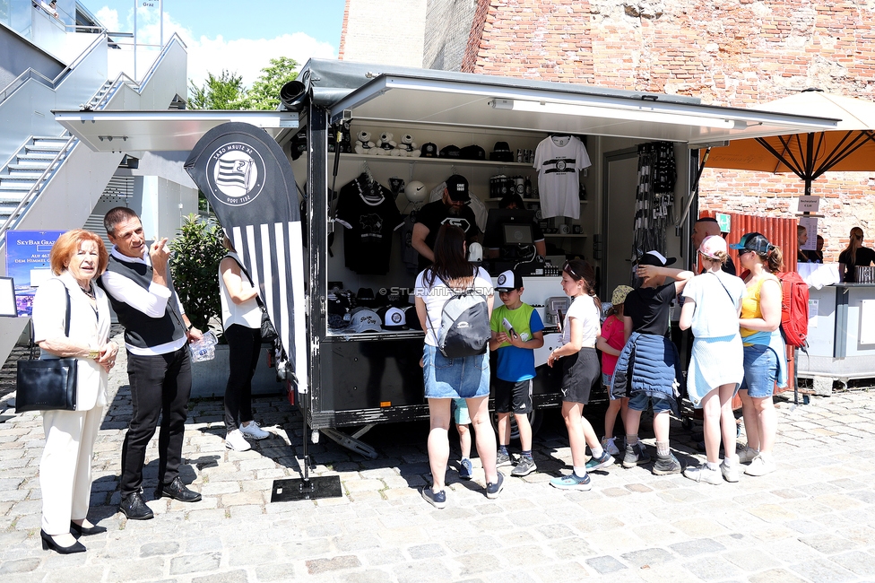116 Jahre Sturm Graz
SK Sturm Graz Geburtstagsfeier - 116 Jahre, Grazer Innenstadt, Graz am 01.05.2025.
