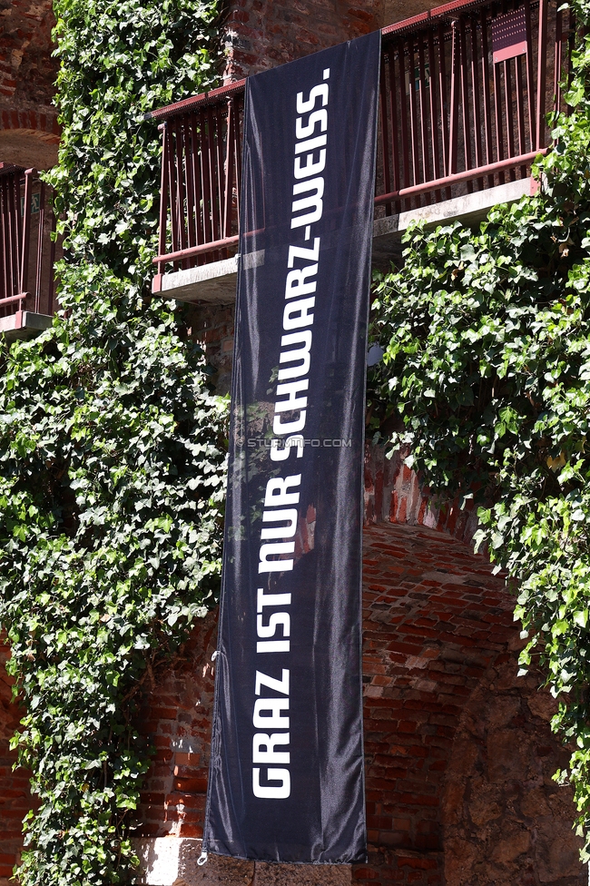 116 Jahre Sturm Graz
SK Sturm Graz Geburtstagsfeier - 116 Jahre, Grazer Innenstadt, Graz am 01.05.2025.
