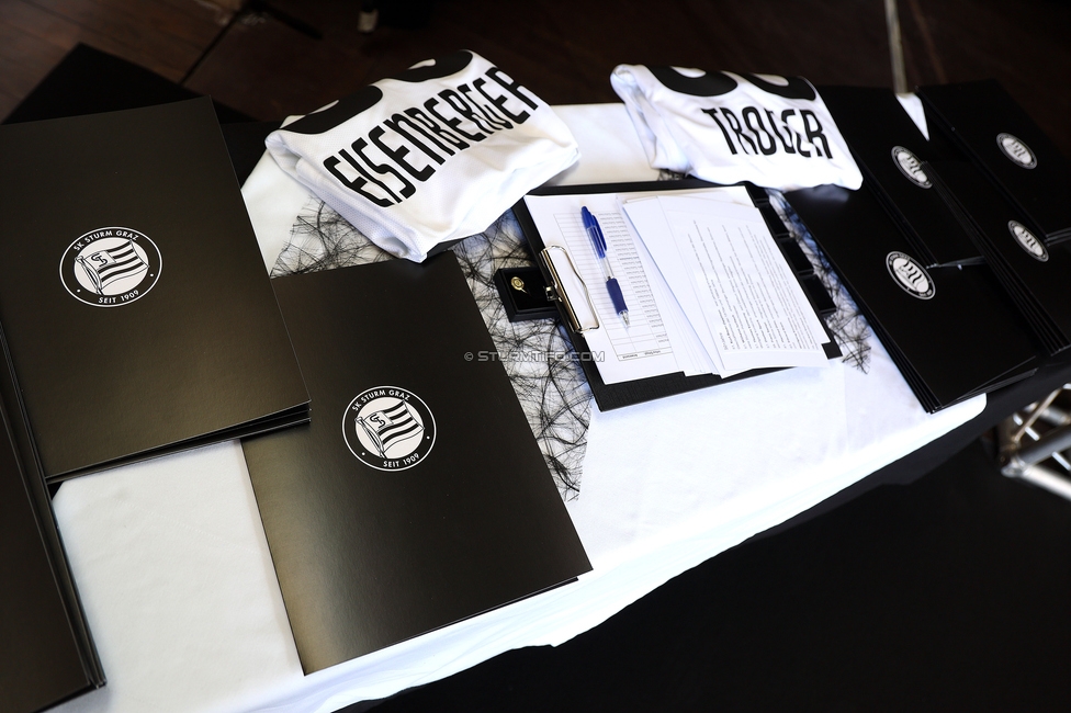 116 Jahre Sturm Graz
SK Sturm Graz Geburtstagsfeier - 116 Jahre, Grazer Innenstadt, Graz am 01.05.2025.
