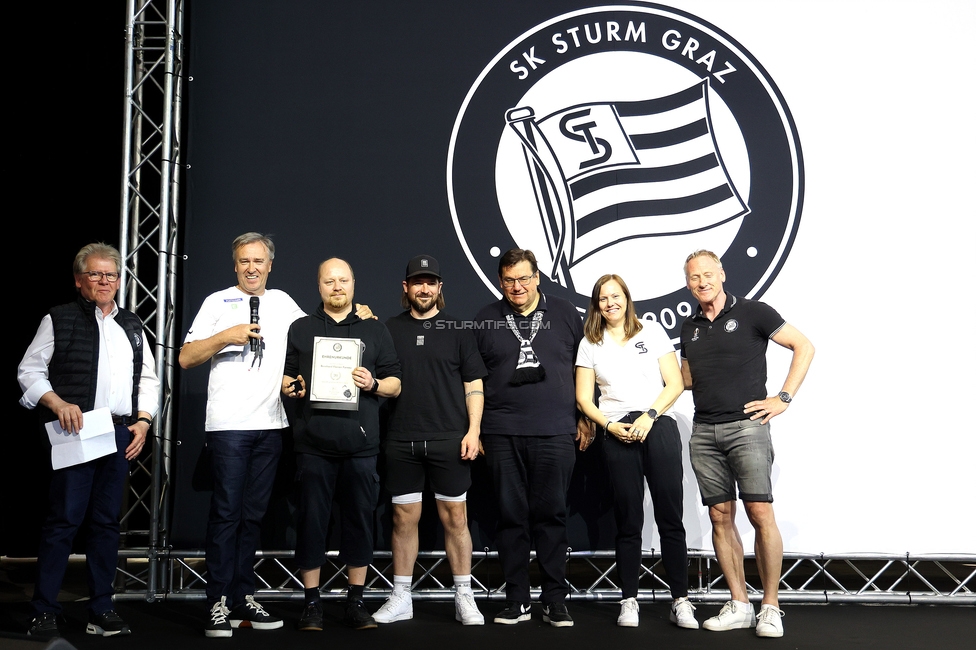 116 Jahre Sturm Graz
SK Sturm Graz Geburtstagsfeier - 116 Jahre, Grazer Innenstadt, Graz am 01.05.2025.
