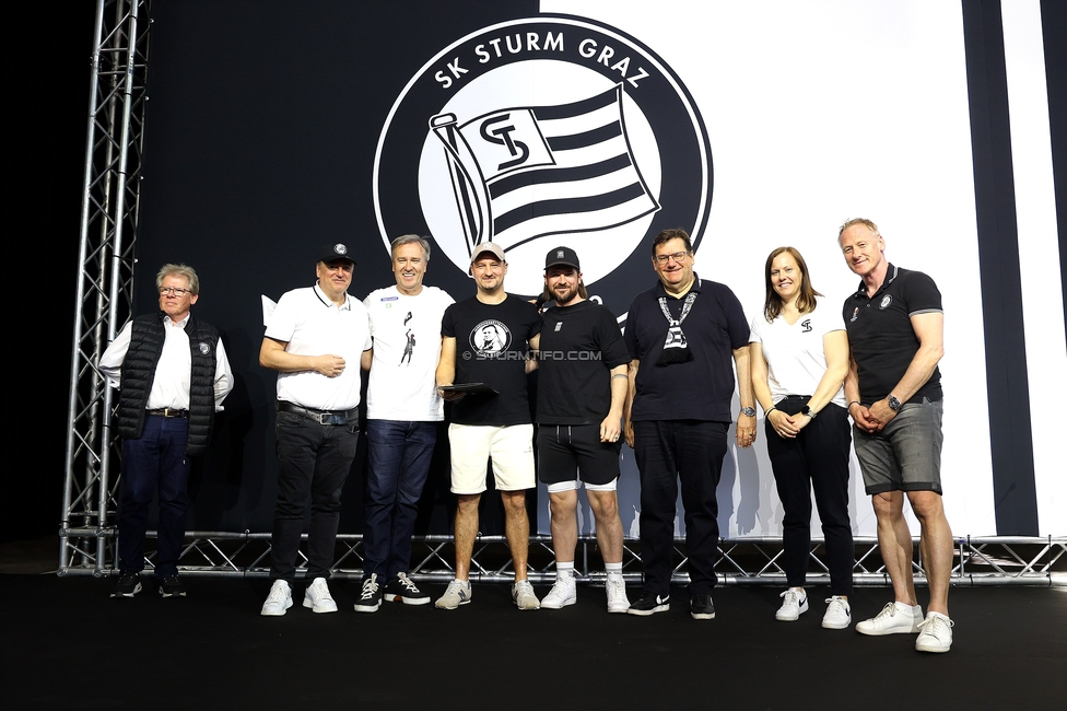116 Jahre Sturm Graz
SK Sturm Graz Geburtstagsfeier - 116 Jahre, Grazer Innenstadt, Graz am 01.05.2025.
