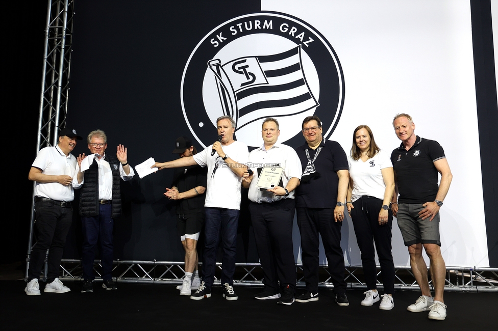 116 Jahre Sturm Graz
SK Sturm Graz Geburtstagsfeier - 116 Jahre, Grazer Innenstadt, Graz am 01.05.2025.
