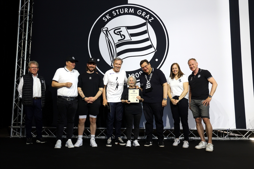 116 Jahre Sturm Graz
SK Sturm Graz Geburtstagsfeier - 116 Jahre, Grazer Innenstadt, Graz am 01.05.2025.
