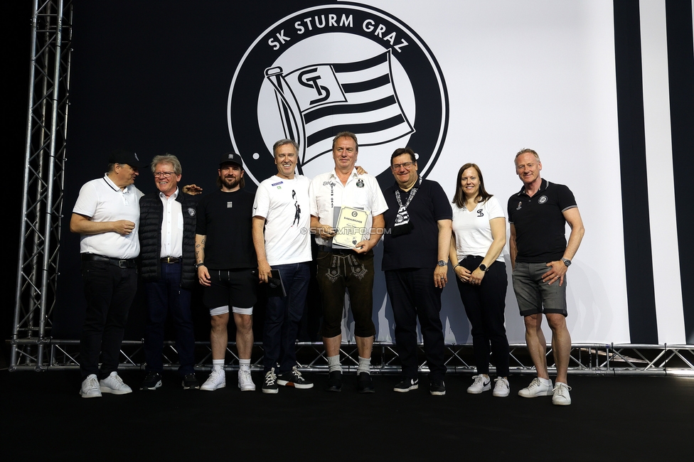 116 Jahre Sturm Graz
SK Sturm Graz Geburtstagsfeier - 116 Jahre, Grazer Innenstadt, Graz am 01.05.2025.

