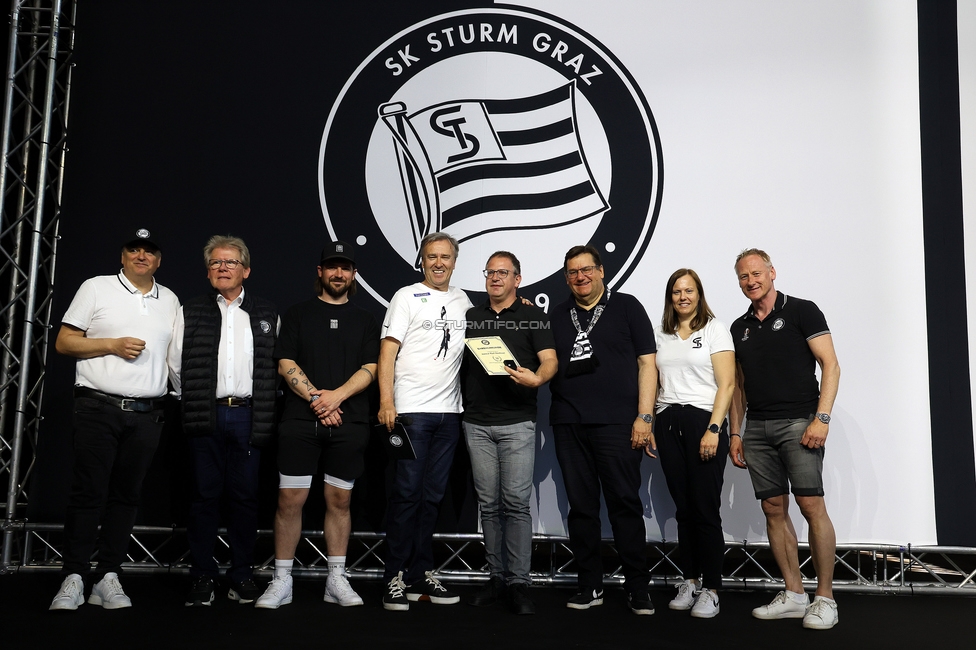 116 Jahre Sturm Graz
SK Sturm Graz Geburtstagsfeier - 116 Jahre, Grazer Innenstadt, Graz am 01.05.2025.
