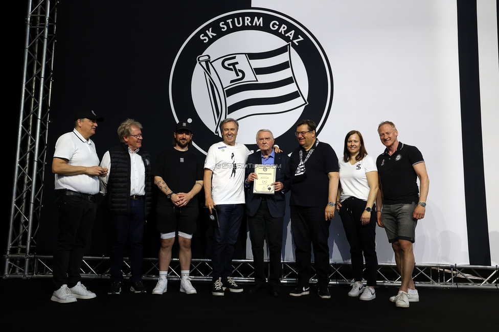116 Jahre Sturm Graz
SK Sturm Graz Geburtstagsfeier - 116 Jahre, Grazer Innenstadt, Graz am 01.05.2025.
