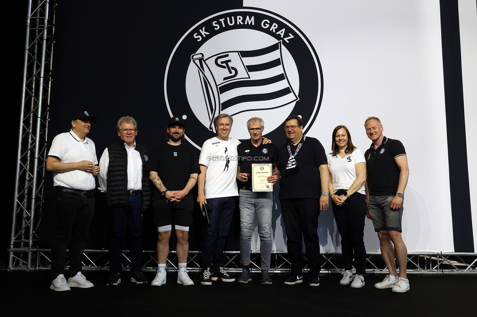 116 Jahre Sturm Graz
SK Sturm Graz Geburtstagsfeier - 116 Jahre, Grazer Innenstadt, Graz am 01.05.2025.

