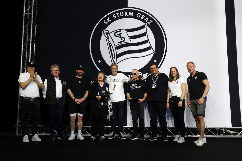 116 Jahre Sturm Graz
SK Sturm Graz Geburtstagsfeier - 116 Jahre, Grazer Innenstadt, Graz am 01.05.2025.
