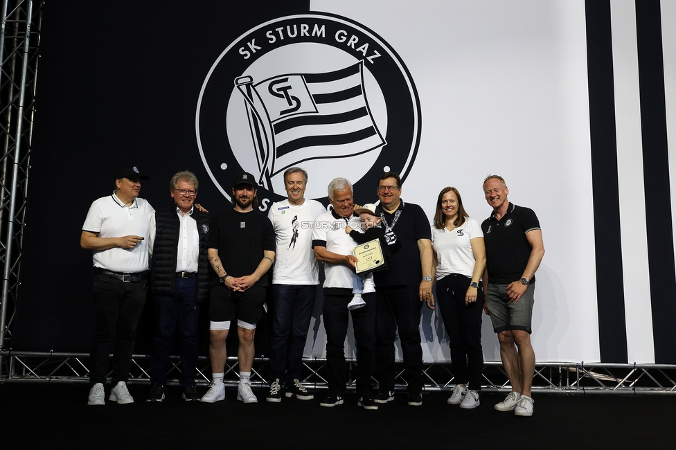 116 Jahre Sturm Graz
SK Sturm Graz Geburtstagsfeier - 116 Jahre, Grazer Innenstadt, Graz am 01.05.2025.
