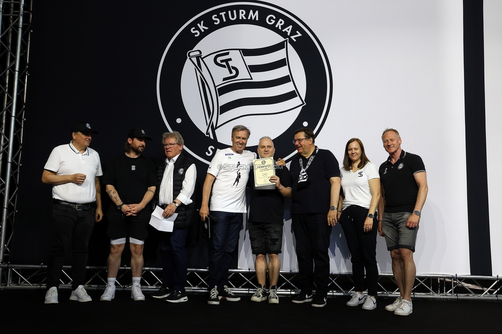 116 Jahre Sturm Graz
SK Sturm Graz Geburtstagsfeier - 116 Jahre, Grazer Innenstadt, Graz am 01.05.2025.
