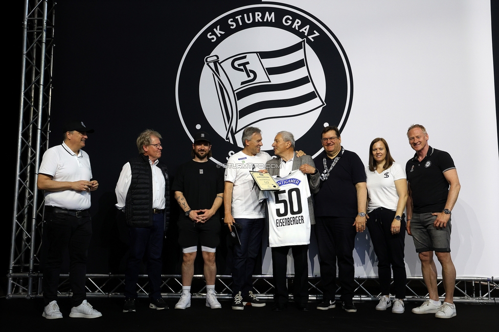 116 Jahre Sturm Graz
SK Sturm Graz Geburtstagsfeier - 116 Jahre, Grazer Innenstadt, Graz am 01.05.2025.
